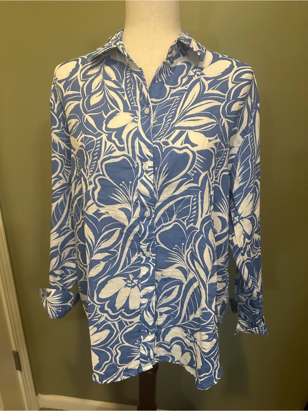 Old Navy Blue & White Floral Print Button-Down Shirt